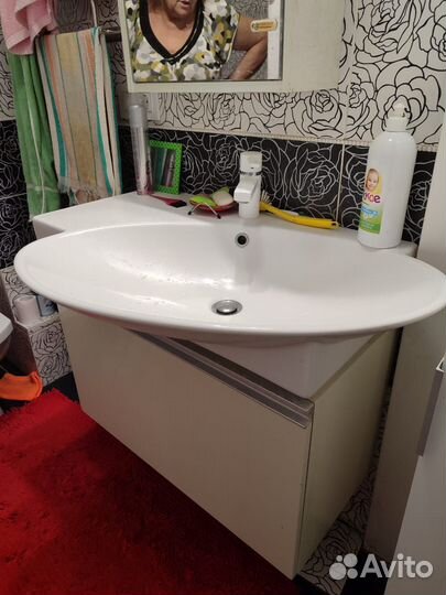 Раковина в ванную с подвесной тумбой