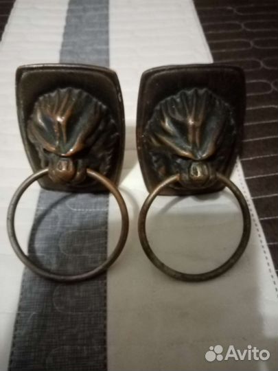 Дверные ручки в виде льва