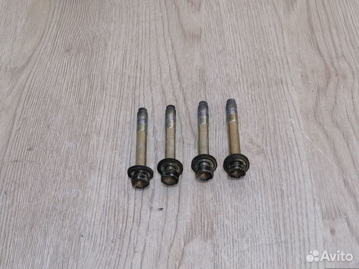 Болты крепления верхних рычагов Chaser GX100 1996г