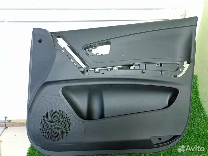 Обшивка правой перед двери SsangYong Actyon2 10-14