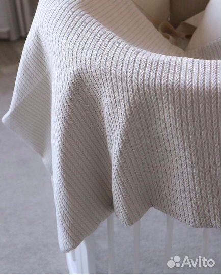 Вязанный комплект бортиков в кроватку с одеялом