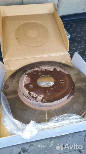 Передние тормозные диски на Lexus RX 2