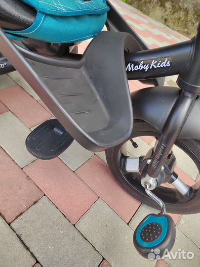 Детский трехколесный велосипед с ручкой