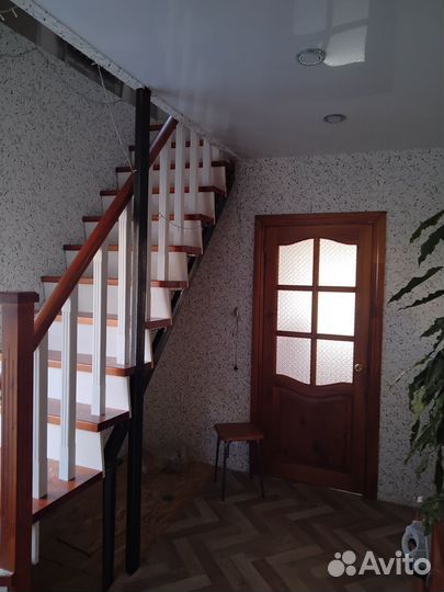 Обшивка лестницы деревом