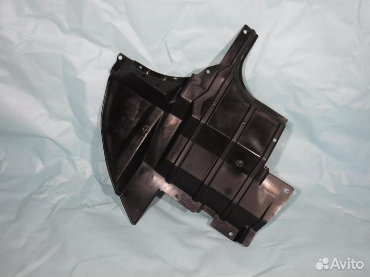 Пыльник двигателя левый Outlander 1 / Аутлендер