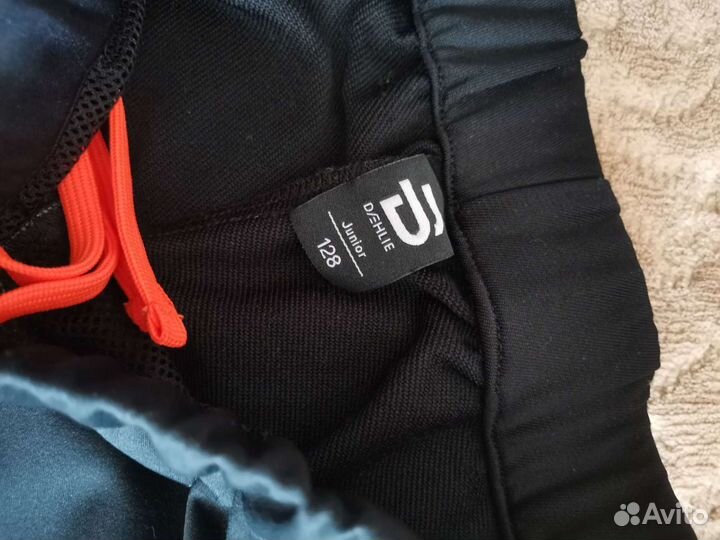 Куртка и брюки для лыж