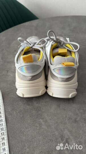 Кроссовки женские