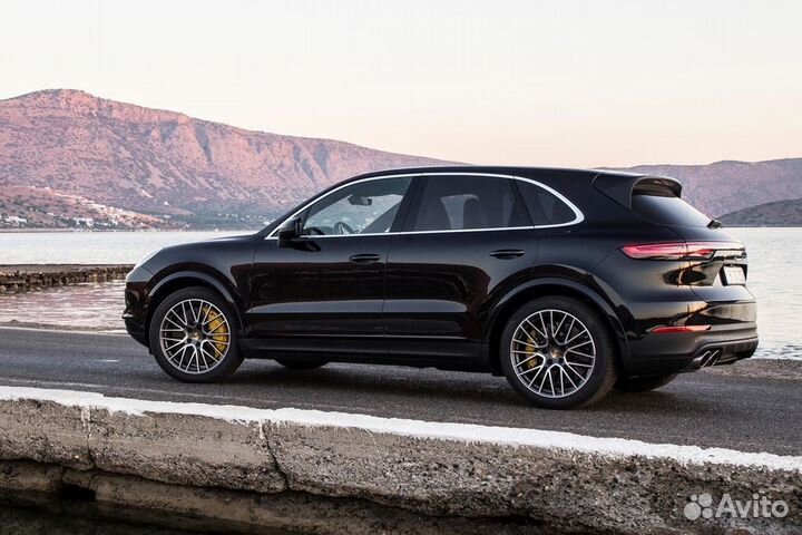 Разноширокие диски R22 на Porsche Cayenne