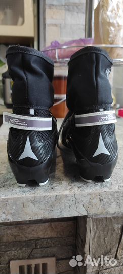 Лыжные ботинки atomic