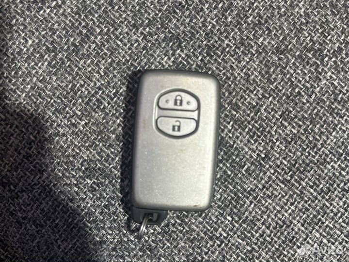 Ключ от toyota land cruiser 200