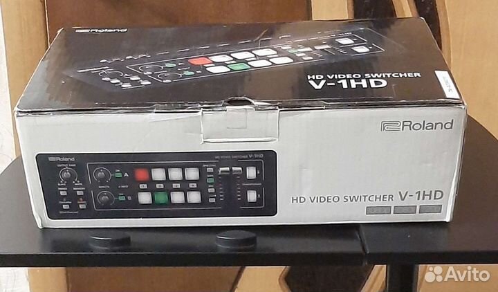 Roland V-1HD видеомикшер