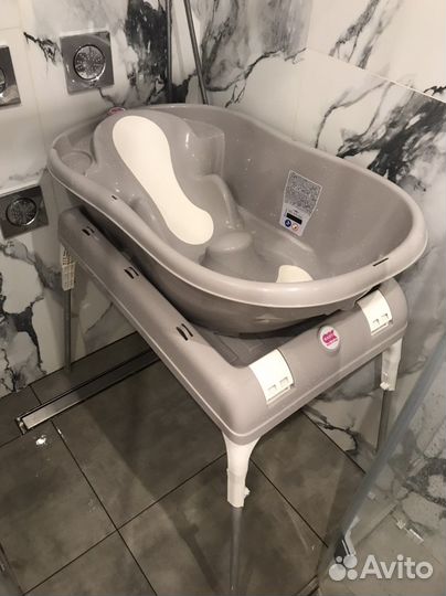 Детская ванночка с подставкой и термометром