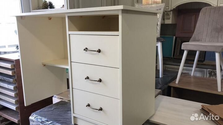 Рабочие и компьютерные столы от производителя