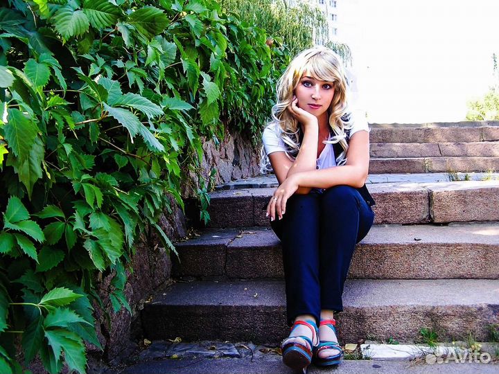 Светлый вьющийся косплей парик