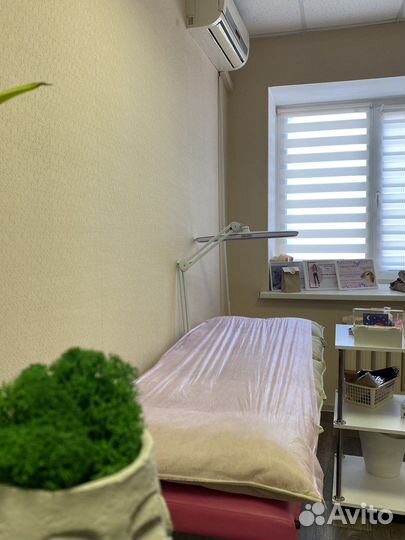 Аренда места мастера маникюра бровиста