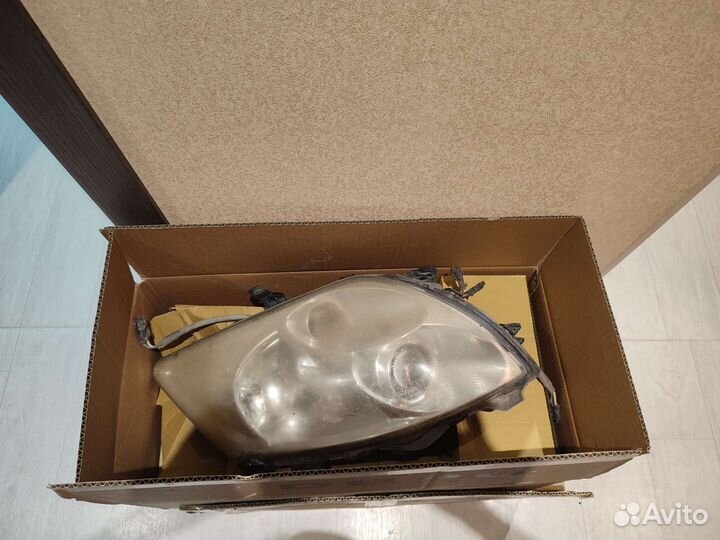 Фары на toyota auris