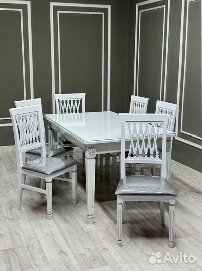 Стол и стулья в гостиную. В наличии