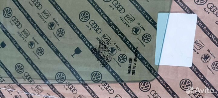 Стекло заднее правое опускное vw golf 5G6845026