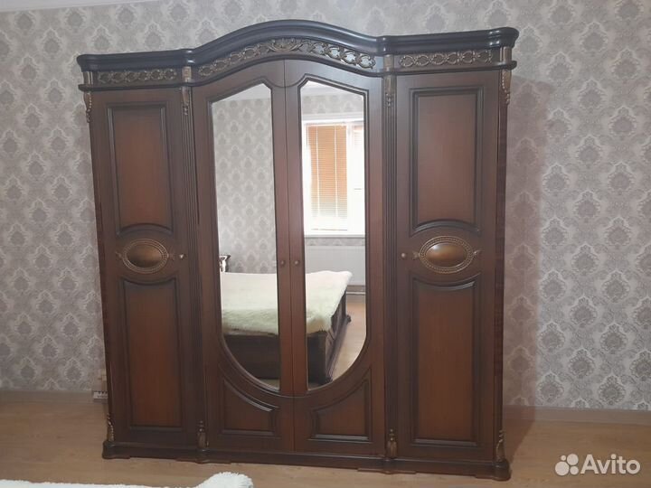 Спальный гарнитур