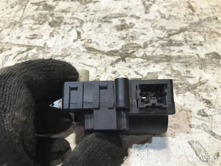 Моторчик заслонки печки Volvo S40 1995-1998