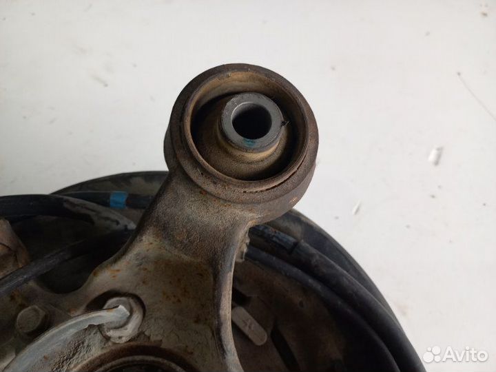 Кулак поворотный задний левый Mitsubishi Pajero