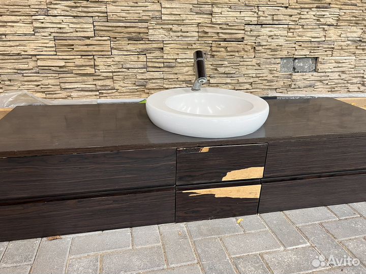 Тумба в ванную 160см, требует внешнкй реставрации