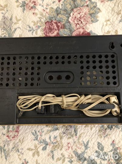 Приёмник трёхпрограмный. Работает от радиоточки. Ц