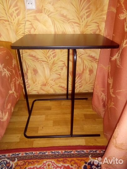 Продаю столик (прикроватный, для гостиной)