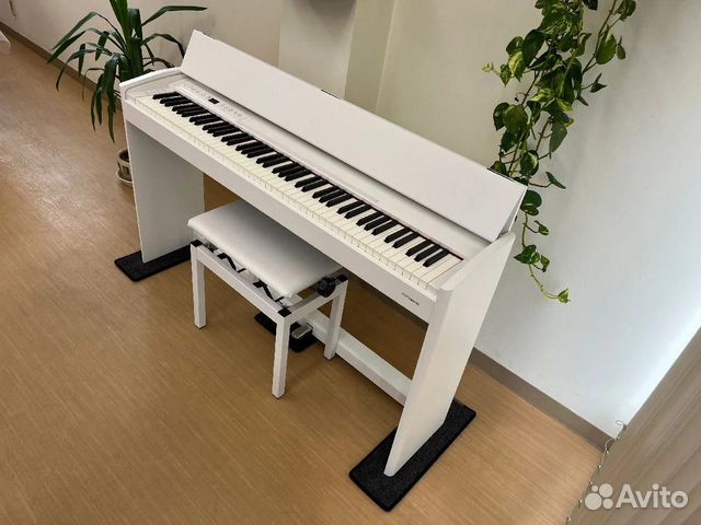 Цифровое пианино Roland F701 + Банкетка + Наушники