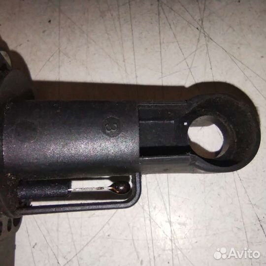 Датчик массового расхода воздуха Toyota Avensis 2