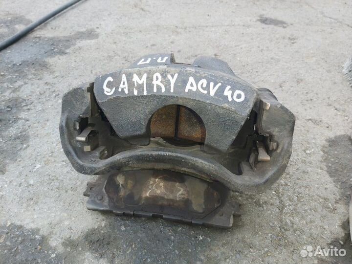 Суппорт тормозной передний правый Toyota Camry