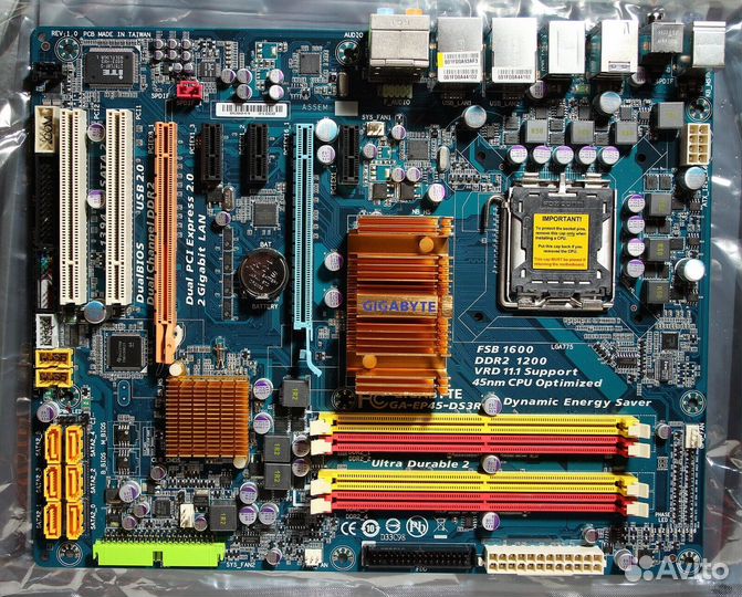 Материнская плата 775