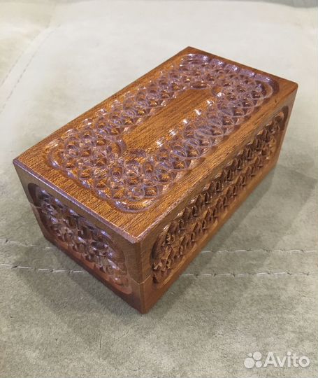 Деревянная шкатулка