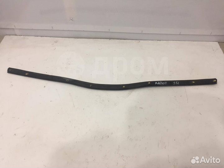 Резинка уплотнительная капота на Infiniti Fx/Qx70