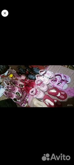 Отдам два пакета вещей и один обуви на девочку с 0