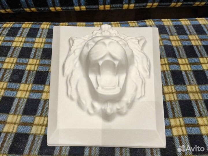 Гипсовое панно Голова льва