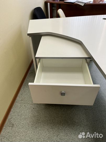 Тумба на колесах