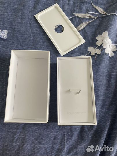 Коробка iPhone se 2016