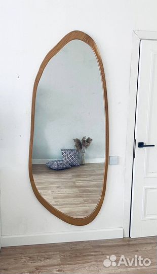 Большое настенное зеркало из дерева дизайнерское