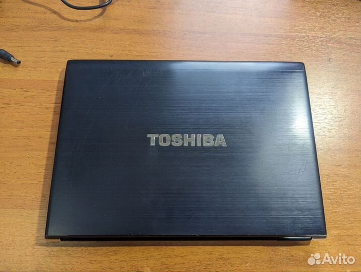 Тонкий ноутбук Toshiba