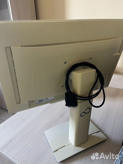 Монитор fujitsu