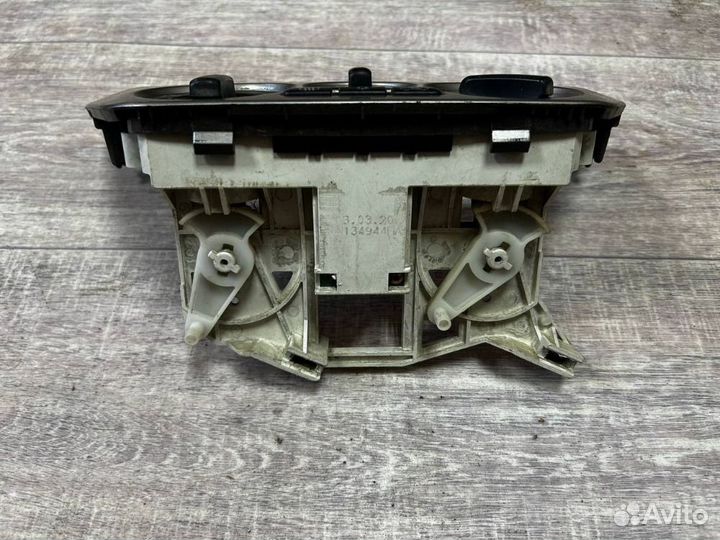 Блок управления климатической установкой Mitsubishi Lancer