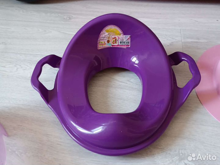 Новый горшок и две сидушки на унитаз пакетом