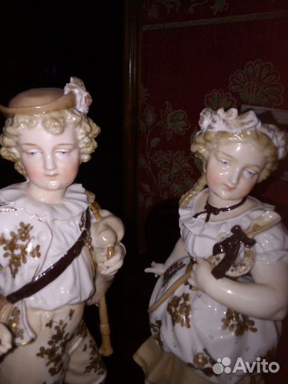 Старинная статуэтка