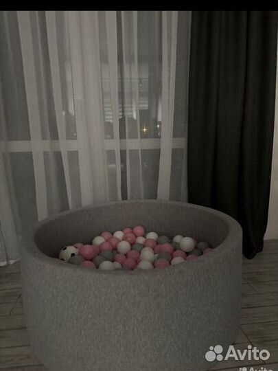 Сухой бассейн с шариками