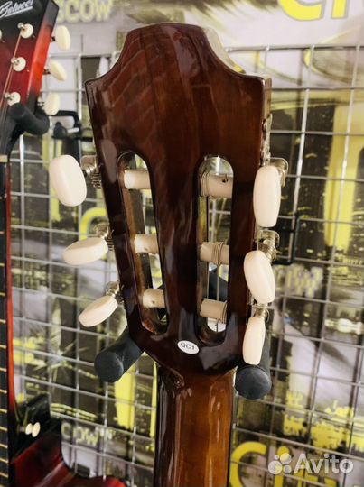 Гитара классическая + аксессуар