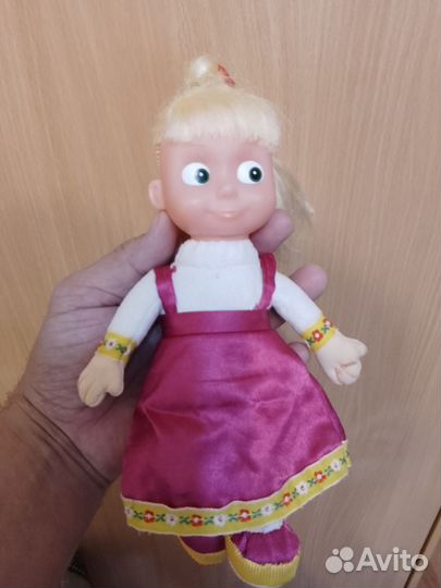 Кукла Маша и медведь, поёт песни