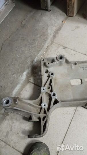 Подрамник передний Volkswagen Tiguan 1