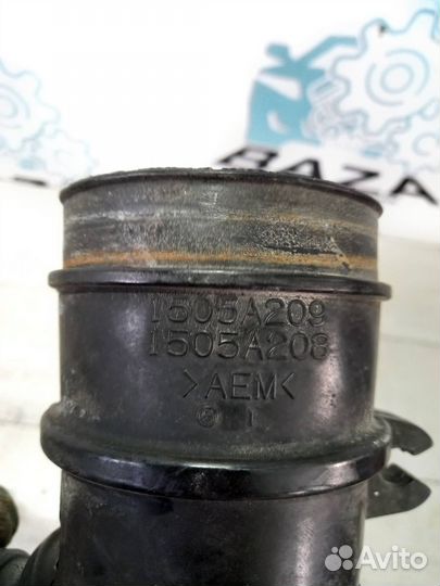 Патрубок воздушного фильтра Mitsubishi Pajero 4