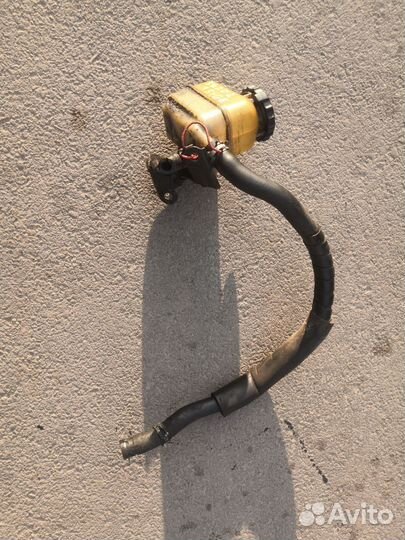 Бачок гура с трубкой